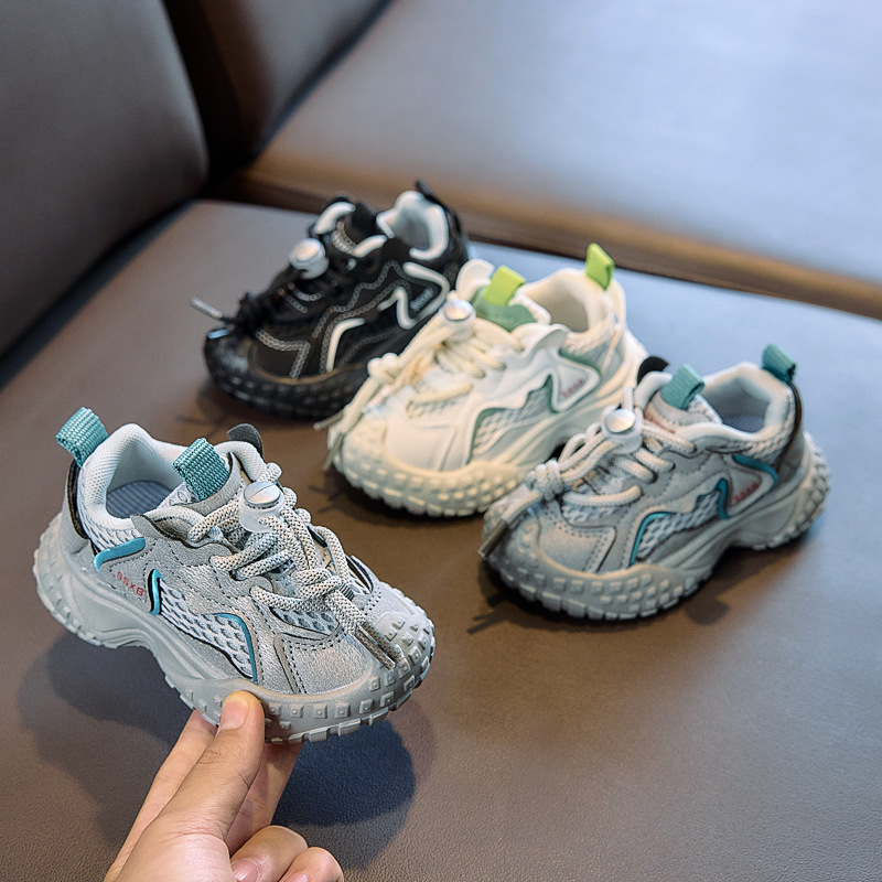 Zapatos infantiles transfronterizos de otoño 2026 nuevos zapatos deportivos para niños cómodos zapatos de correr de niñas ligeros convenientes hebilla elástica