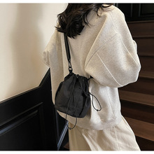 ���s��ɫ���e�ٴ��p��ٴ�μ�Ҹ�°����K���ڱ�y������ˮͰ��Ů