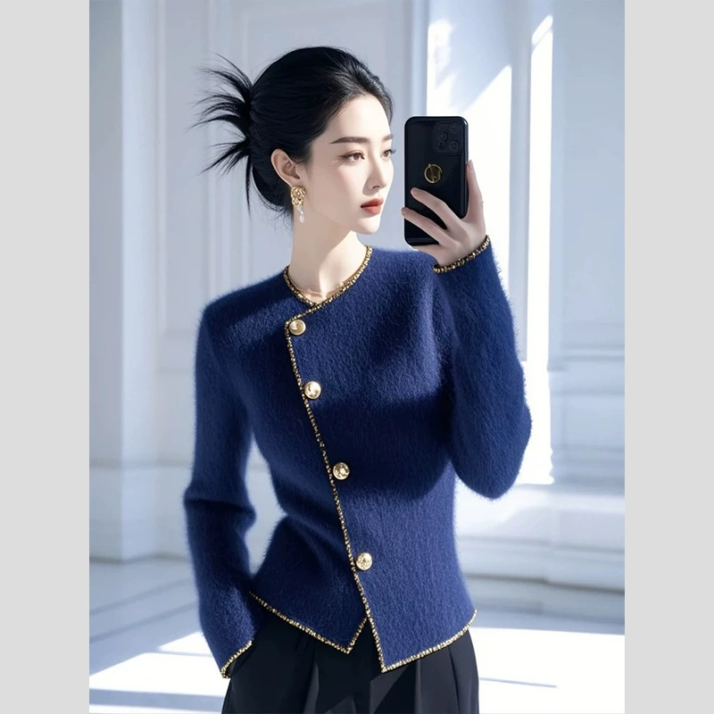 Уникальный супер красивый темно-синий нерегулярный вязаный свитер женский 2024 зимой тонкая тонкая внутренняя рубашка