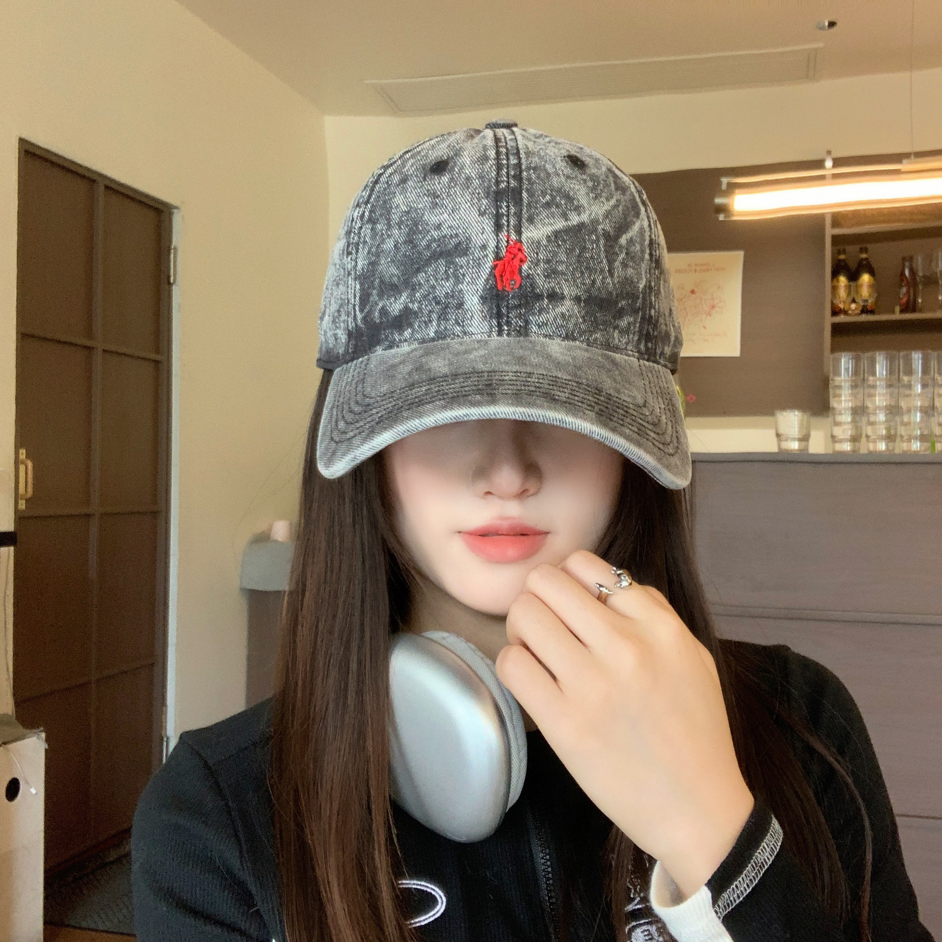 밝은 회색 빨간색 라벨