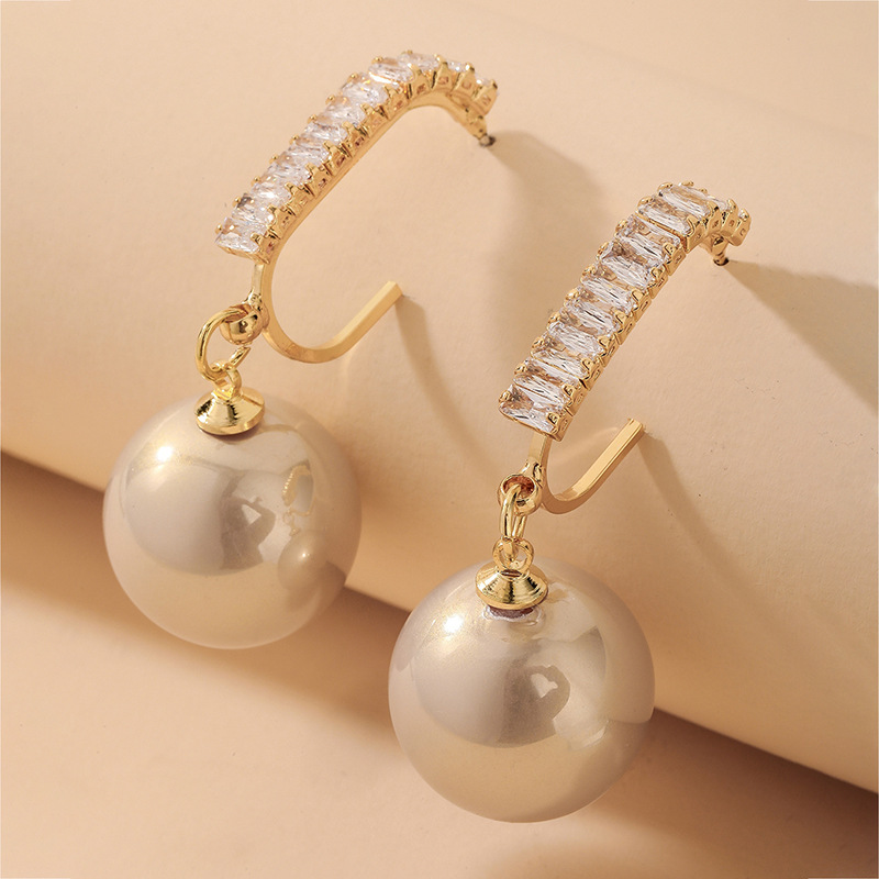 Wholesale Retro Geometric Zircon Pearl Earrings Nihaojewelry display picture 3