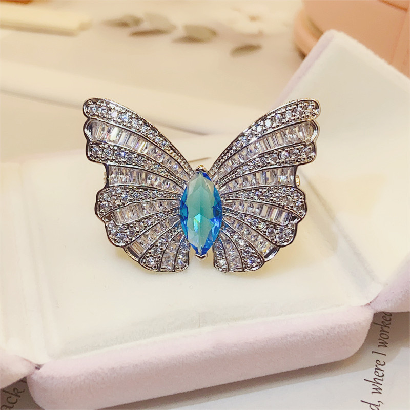Elegant Animal Insect Butterfly Copper Inlay Artificial Gemstones Women's Brooches display picture 2