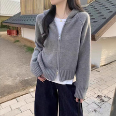 新しい秋冬のコートの女性の丸首の色合わせの新しいボタンは色のメリヤスのカーディガンにぶつかります。