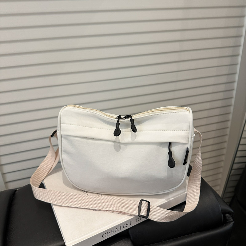 New Waterproof Shoulder Bag for Men, Casual and Versatile Solid Color Popular Wide Shoulder Strap Crossbody Bag Niche Commuter Bag for Women