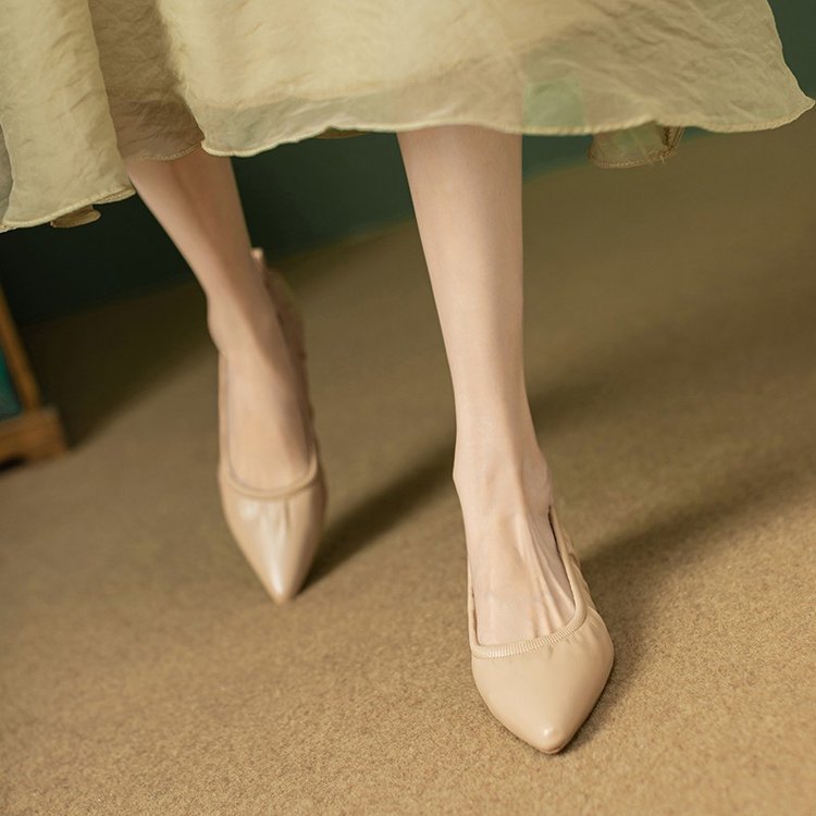 Tacchi alti francesi a spillo da donna 2024 nuovo stile non stancante piedi moda scarpe a punta con bocca bassa scarpe da lavoro nere in morbida pelle_voghion.com