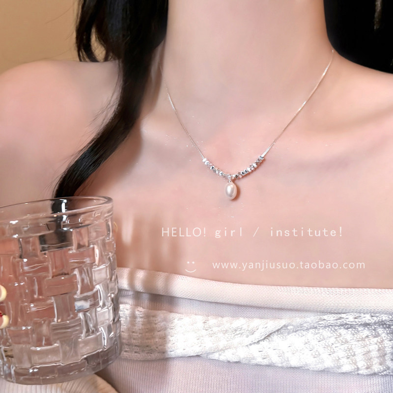 Collar de acero de titanio de alta gama de lujo ligero y nicho Exquisita cadena de clavícula de circón con microincrustaciones