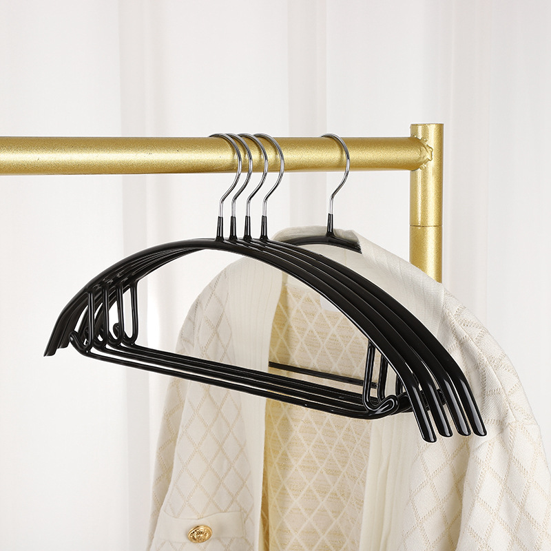 Percha de semicírculo recubierta de plástico para el hogar antideslizante estante de ropa para adultos percha de secado sin costuras con gancho percha de metal