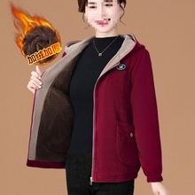 妈妈装洋气冬装灯芯绒棉衣外套2024秋冬新款中老年妈妈棉袄