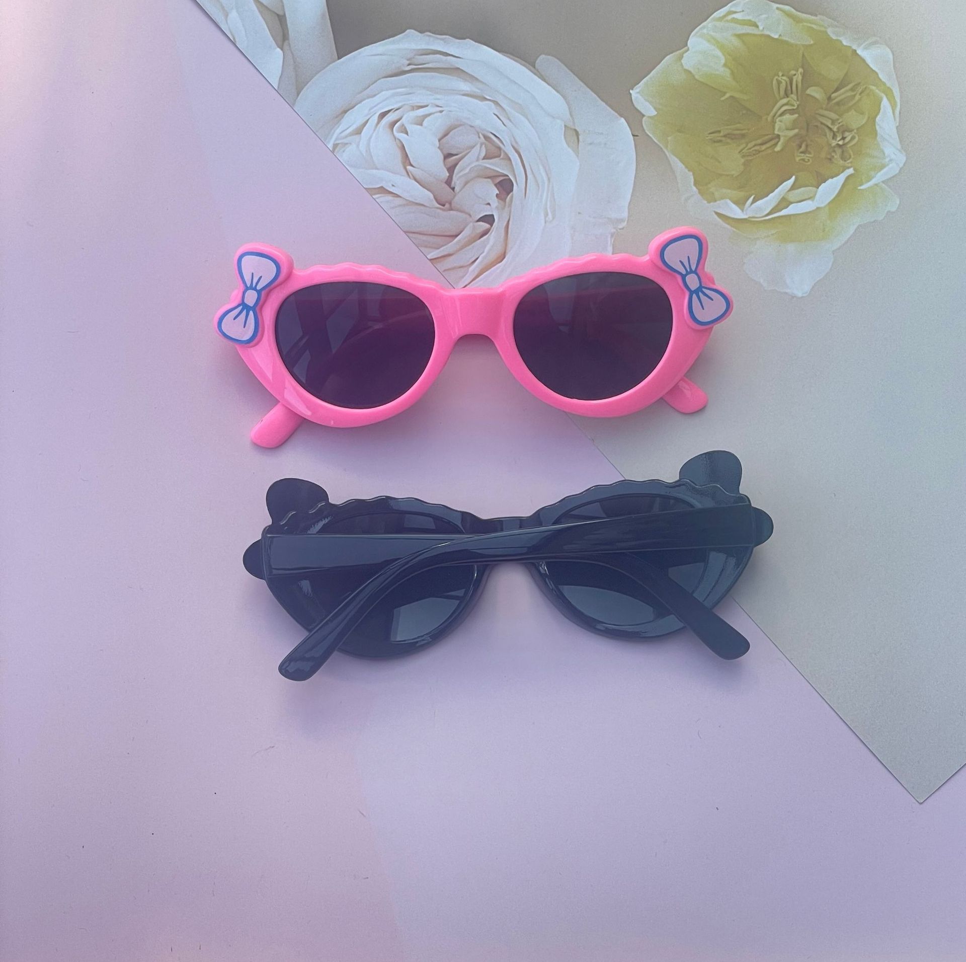 Cartoon children's glasses with bow