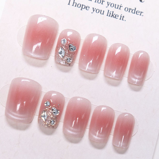 2026 nuevo desgaste de uñas blush corto colorido francés ojo de gato blanquear parche de uñas de diamantes al por mayor desmontable