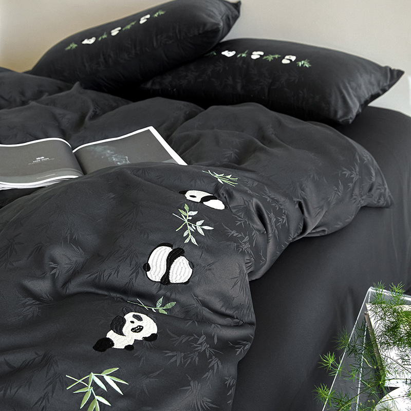 Cama de seda de hielo de cuatro piezas de dibujos animados 2025 nuevas sábanas, fundas de edredón, ropa de cama de dormitorio de tres piezas, transpirable y cómoda