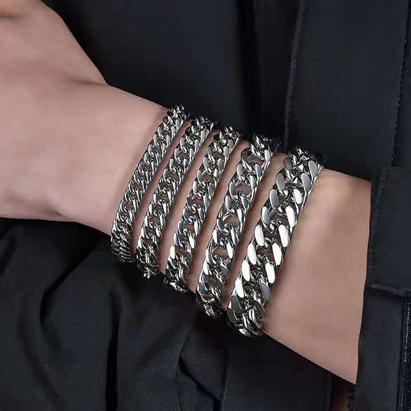Collier cubain en vente en gros et dropshipping pour homme, bijou tendance et unique en acier inoxydable et titane, inaltérable, pour la clavicule._voghion.com