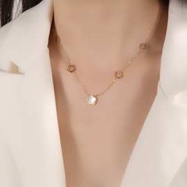 抖音热卖钛钢韩版轻奢白贝小花朵项链女个性小众百搭级感锁骨链
