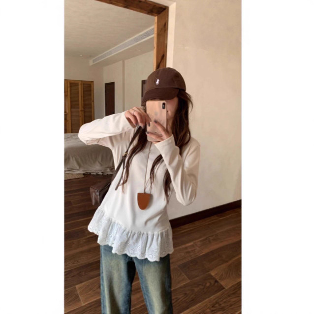 Korean-Style Lace Patchwork Long-Sleeve T-Shirt for Women, 2025 Autumn and Winter, Loose Fit, Layered Wear, Lace Hem Top Korean-Style Lace Patchwork Long-Sleeve T-Shirt for Women, 2025 Autumn and Winter, Loose Fit, Layered Wear, Lace Hem Top