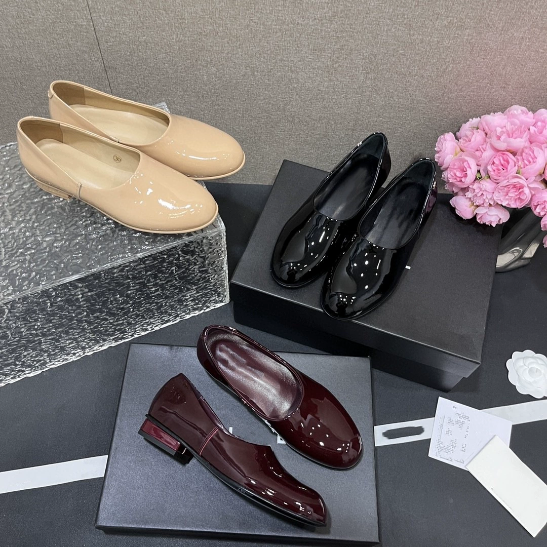 Новая красная лакированная кожа с квадратной головой с неглубоким ртом до 2025 года