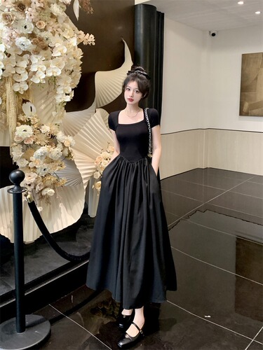 Large size Hepburn style square collar dress for women 2025 new summer fat mm belly-covering figure-flattering black long dress for women
