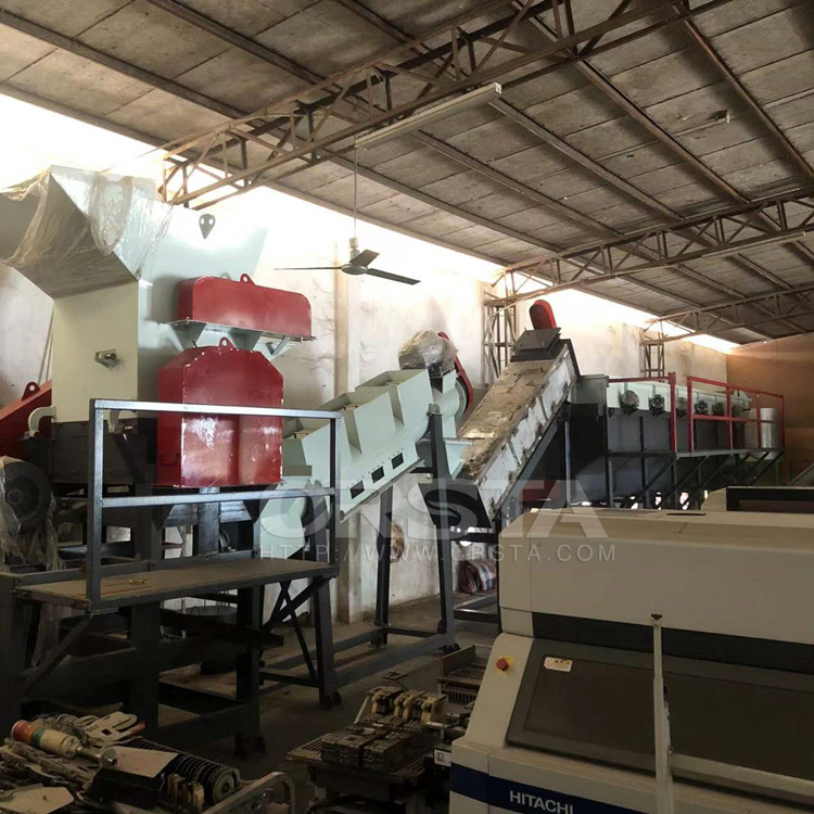 印度尼西亚客户废塑料回收生产线旧货粉碎分选生产线1000 1000型