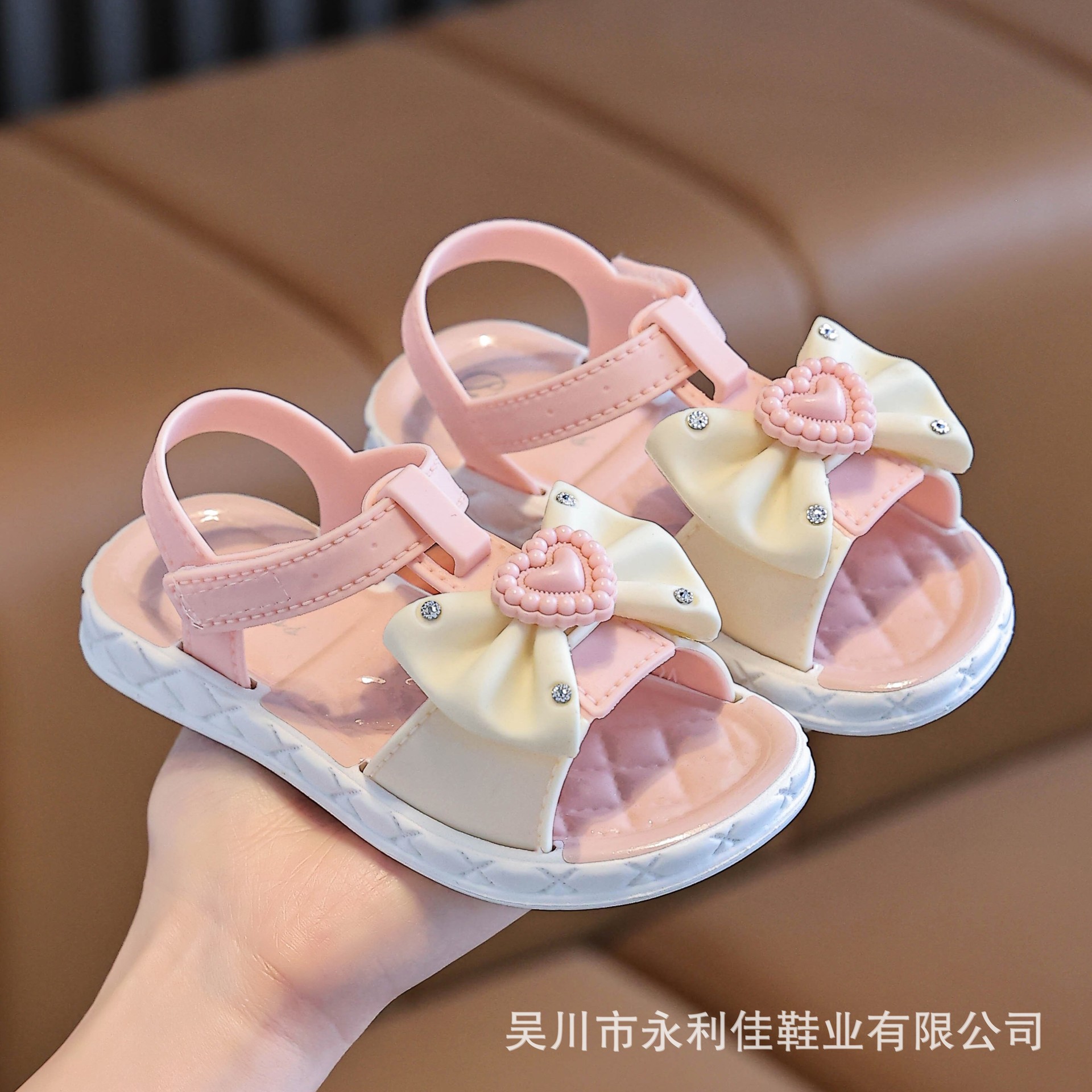 Sandalias de chicas pequeñas y medianas fábricas de niños grandes proveedores directos de exportación de comercio exterior PDD verano nuevas sandalias de princesa de chicas