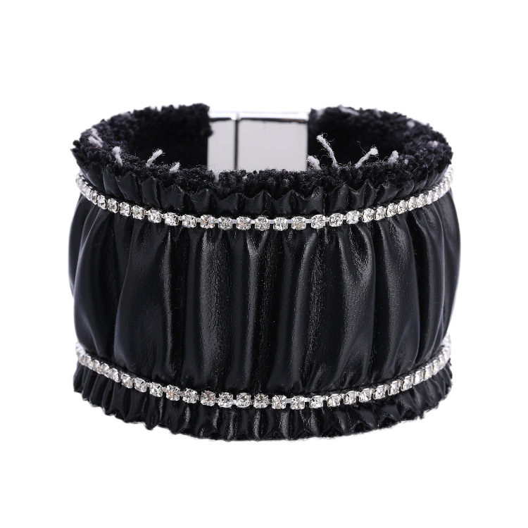 Bracelets En Cuir Sertis De Diamants display picture 18