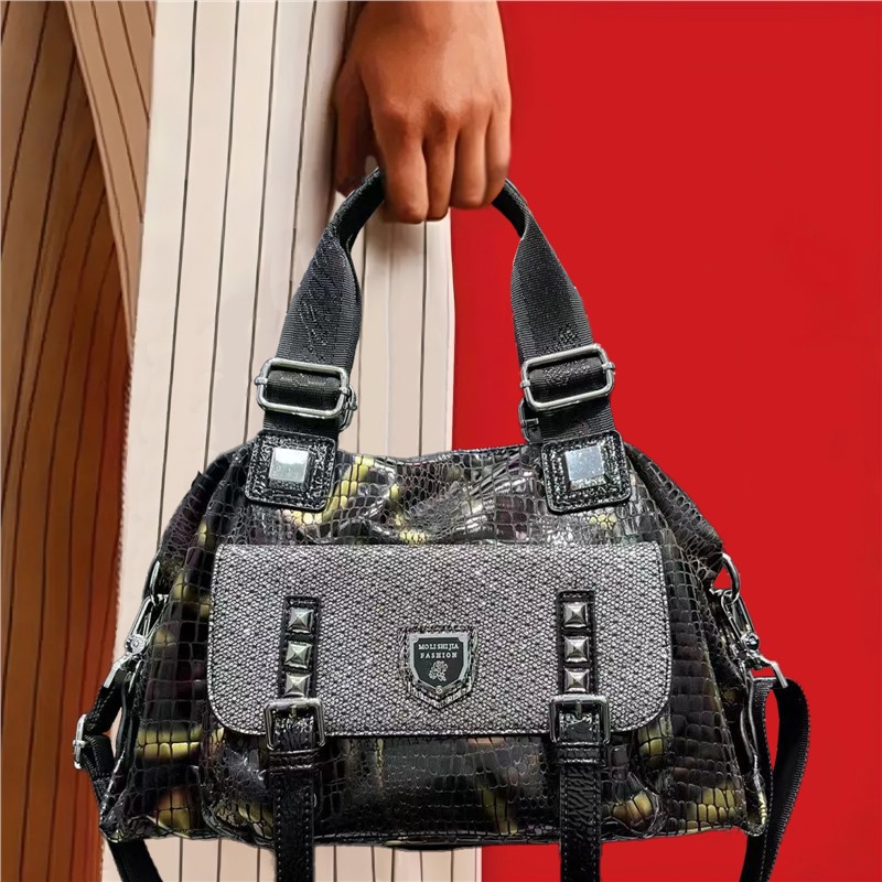 fashionable elegant capacious one-shoulder bag