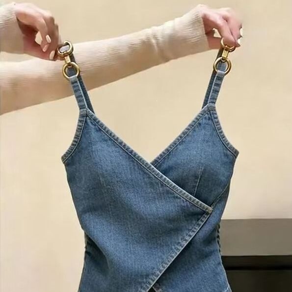 Petite Denim Camisole Sleeveless Slim-Fit Outerwear Top, Stylish and Trendy Thin High-End Base Shirt Petite Denim Camisole Sleeveless Slim-Fit Outerwear Top, Stylish and Trendy Thin High-End Base Shirt
