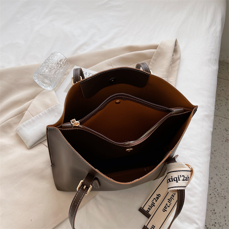 High-quality Vintage Women's 2026 New Trendy Stylish Shoulder Commuter Popular Soft Leather Tote Bag_voghion.com