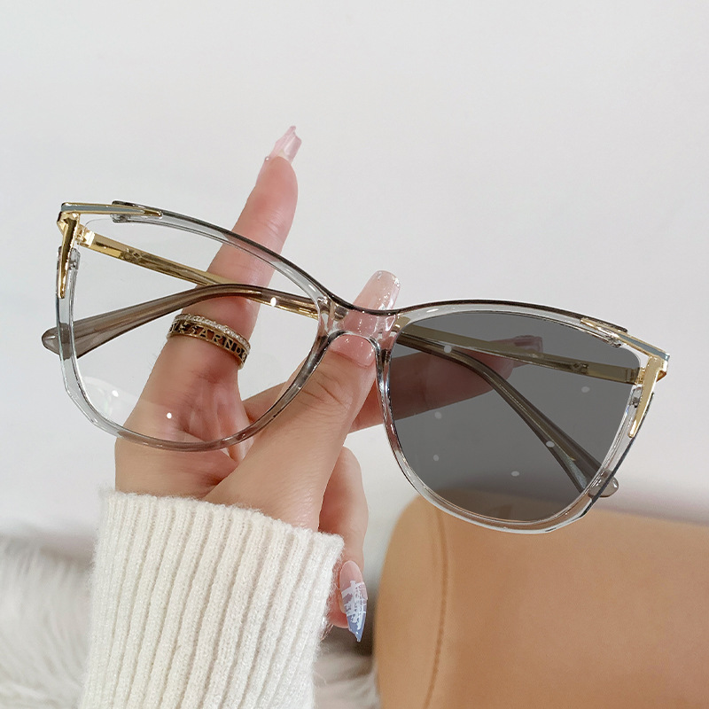 新しいファッションの猫の目のすっぴんのメガネのフレームは個性の変色を回復します。