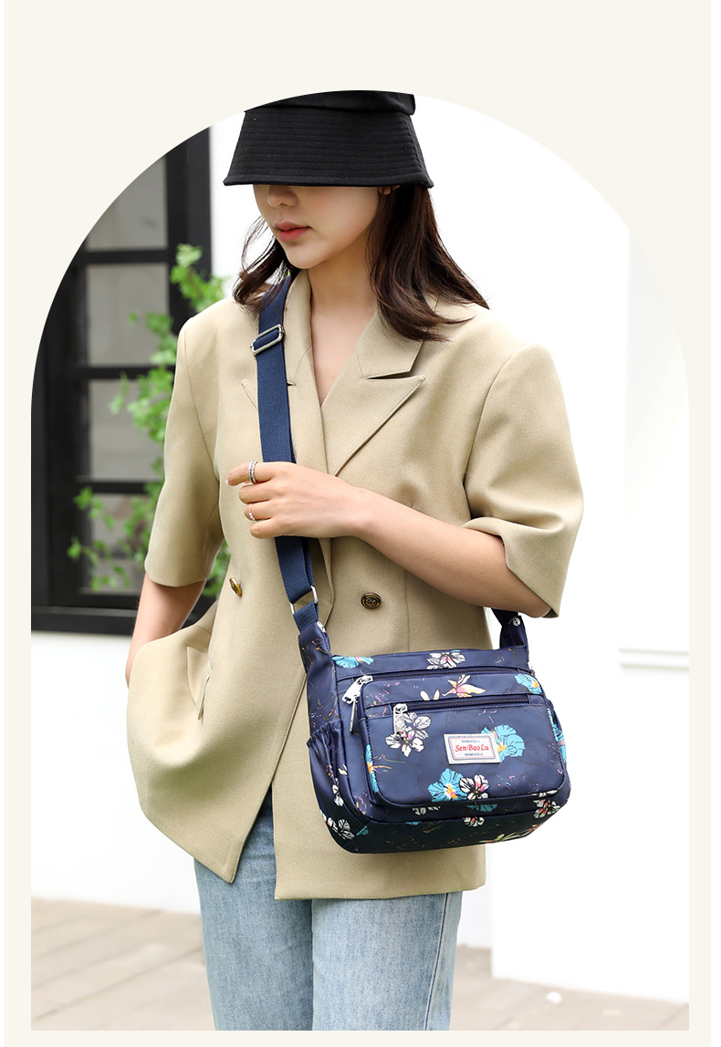 Women's Mini Nylon Flower Classic Style Zipper Crossbody Bag display picture 1