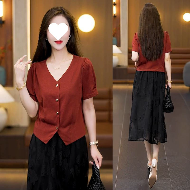 Элегантная рубашка с V-образным вырезом для миниатюрных женщин, короткий топ, новый стиль лета 2025 года, простая универсальная однотонная блузка для похудения.