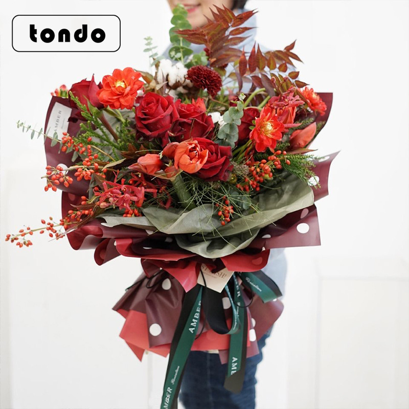 Suministro exclusivo transfronterizo de papel Ouya de lunares, papel de regalo floral, papel Cynthia de lunares, al por mayor en stock.