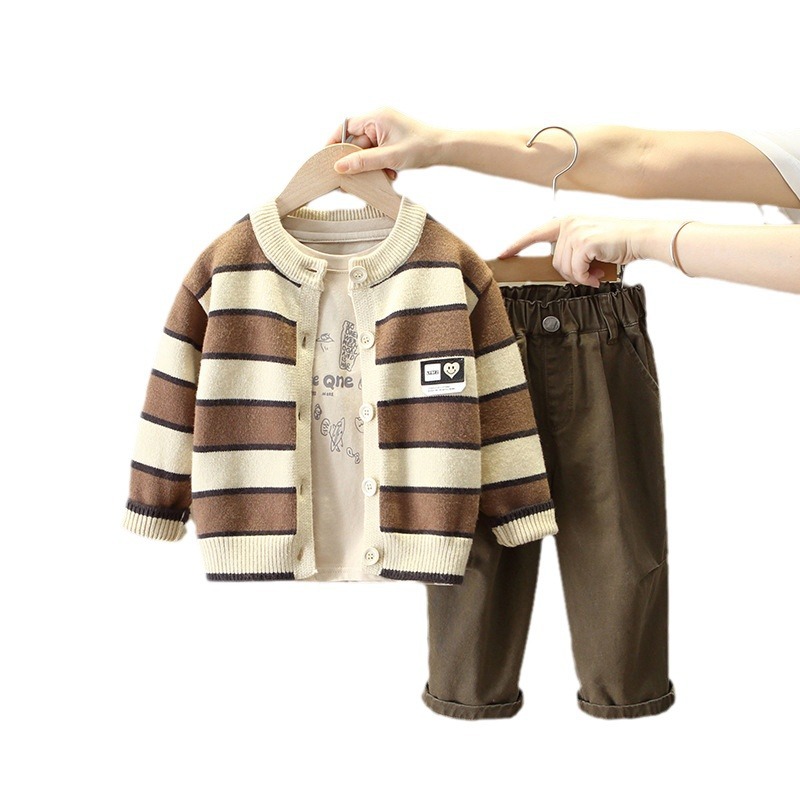 6153 Traje de otoño para niños 2025 Nuevo bebé Primavera y otoño Chaqueta de suéter de estilo occidental de estilo coreano de tres piezas para niños