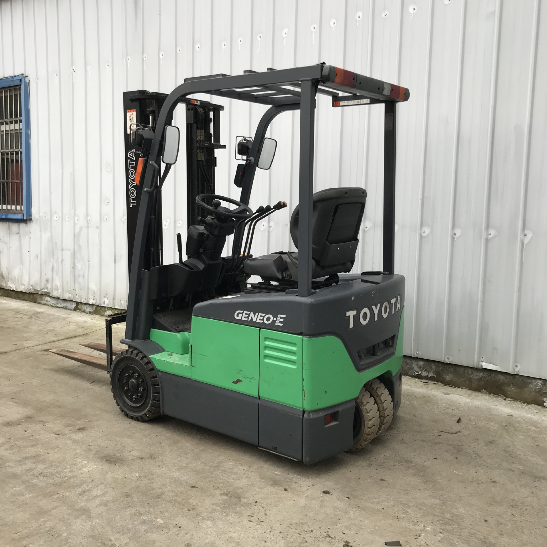 转让二手丰田电瓶叉车1.5吨2吨冷库电动叉车三支点微型电动堆高机