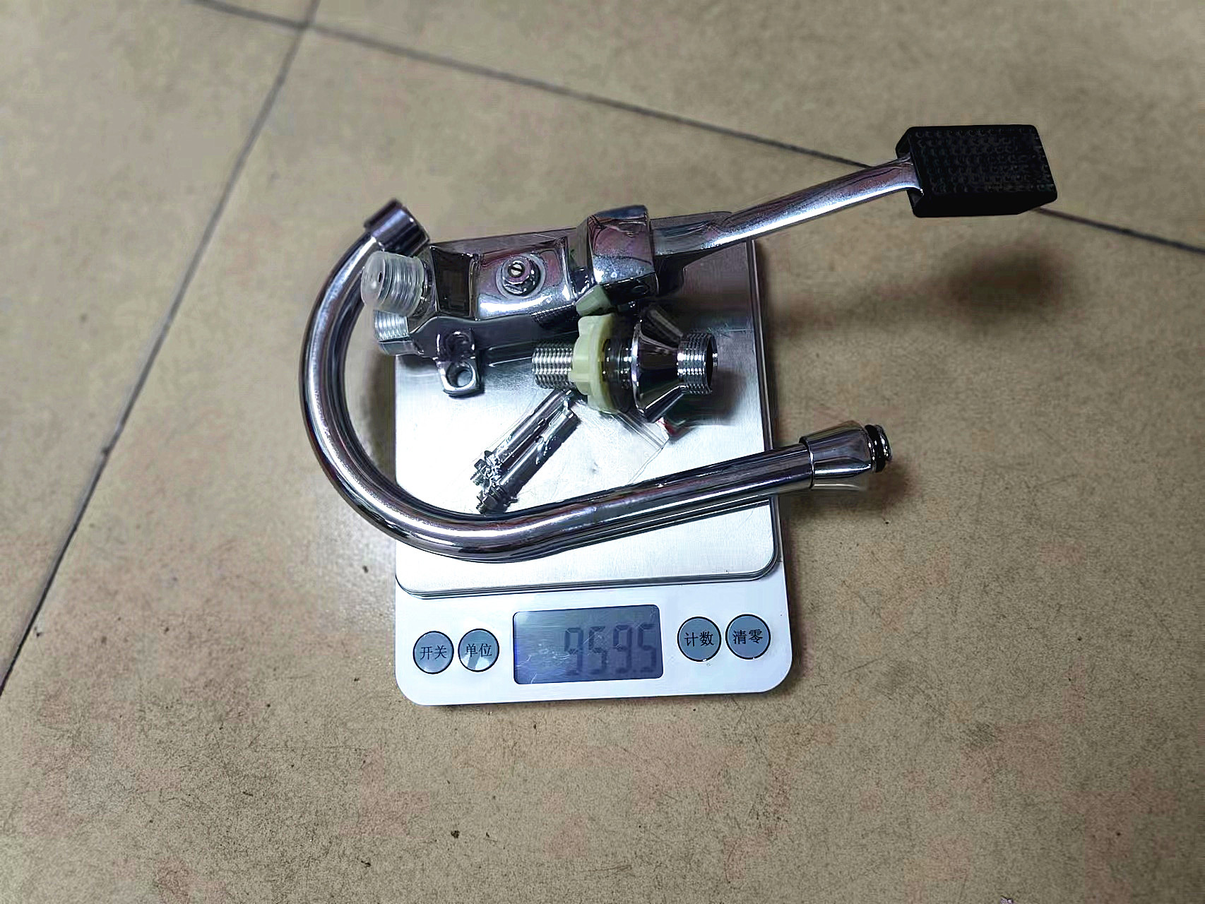 重体菜盆胶皮踩踏105