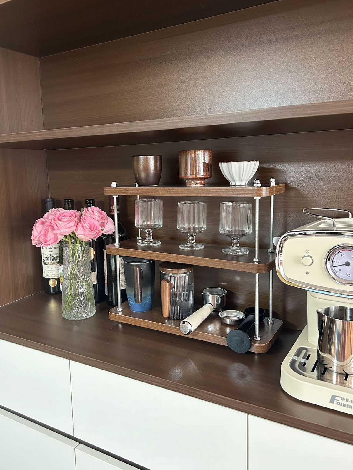 Café de madera sólida taza de esquina tablero de comedor barra de almacenamiento estante de tazas de agua utensilios de diseño de estante de exhibición