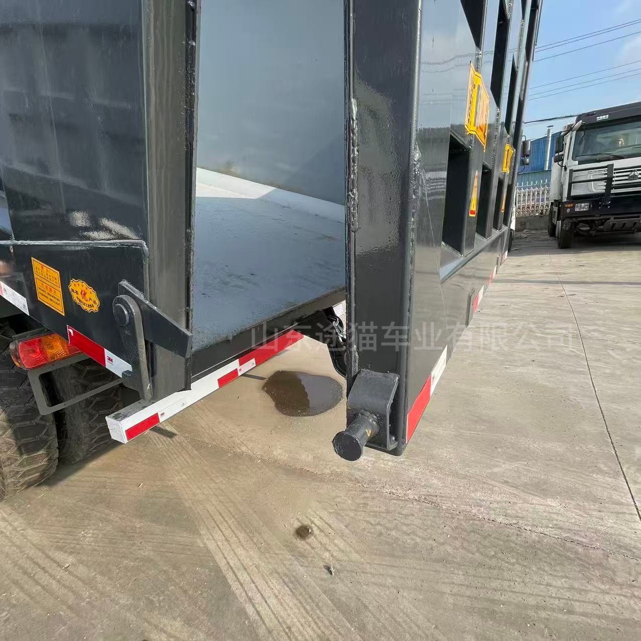 Sinotruk Howo Front-Four-Wheel-Drive and Rear-Eight-Wheel-Drive Dump Truck, 90% New, 8×4 Dump Truck, 371/375 Horsepower Engineering Dump Truck