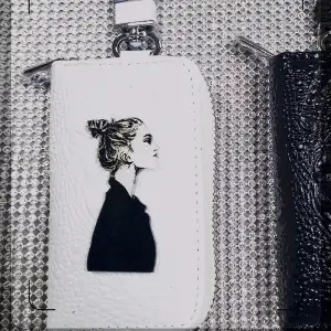 (여동생) 화이트 스퀘어 키 백