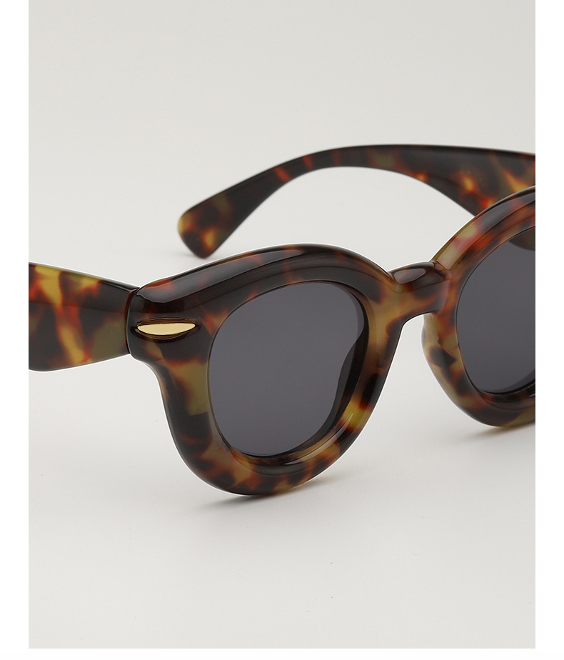 60g Weight Full Frame Glasses Structure Sunglasses Classification PC, UV400 Protection Lens Material Square Glasses Style Outdoor, Travel Occasion Solid Color Pattern All Seasons Season Unisex Gender Streetwear Style Streetwear Solid Color PC UV400 Protection Square Full Frame Women's Sunglasses 17
