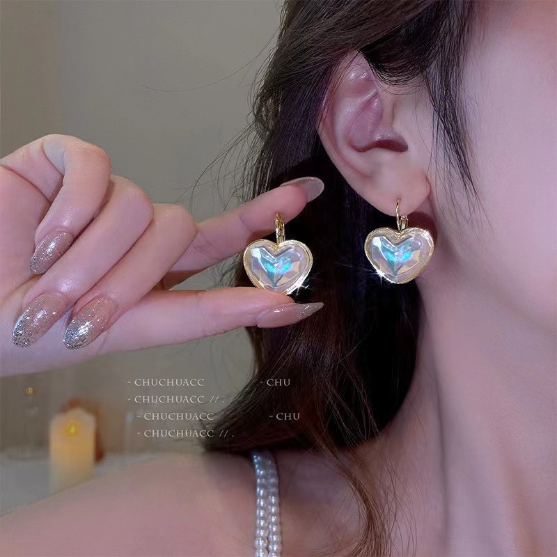 Elegant fashionable earrings from pearl