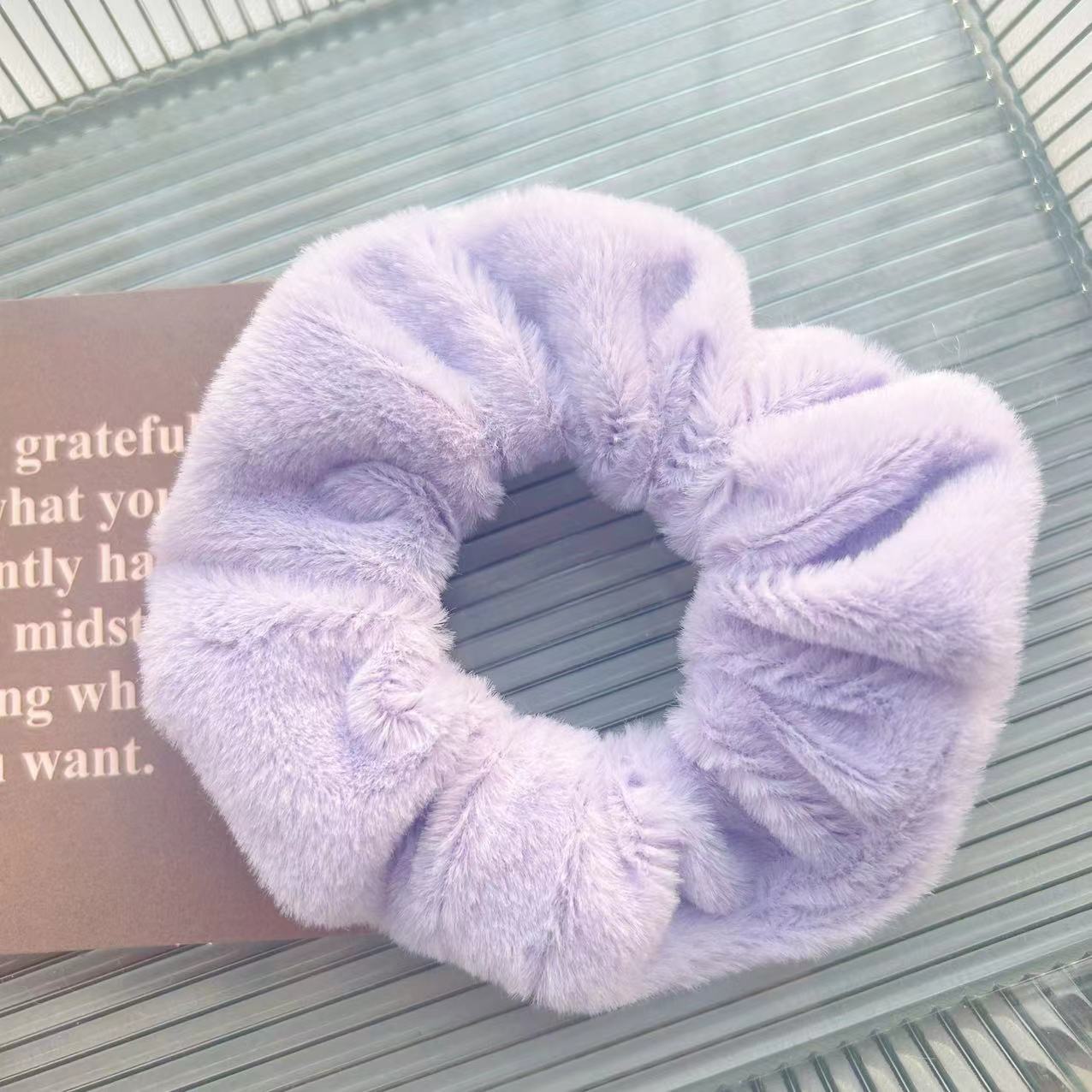 Otoño y invierno simple de color sólido de peluche collar de intestino elástico cabello de la cabeza de la niña detrás del anillo de cabello de la cabeza