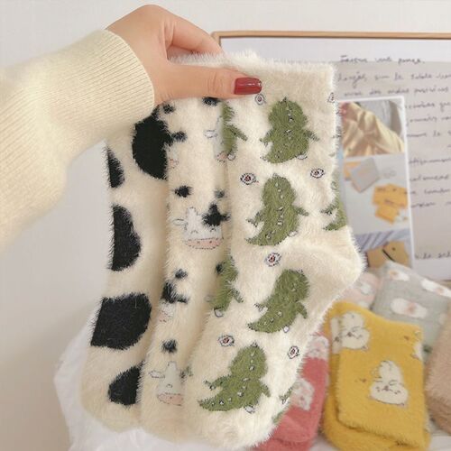 Autumn and winter plus velvet mink socks for women, warm and thickened cow-spotted home cute girl floor socks, confinement socks