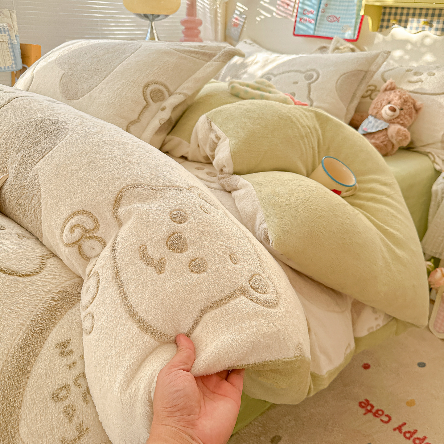 Nuevo invierno para madres y bebés con cuatro piezas de seda de seda de seda de leche cálida con ropa de cama de copo de nieve