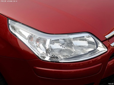 Adecuado para Citroen viejo Sega faro sedán hatchback 08-11 blanco y negro inferior faro montaje genuino bienes