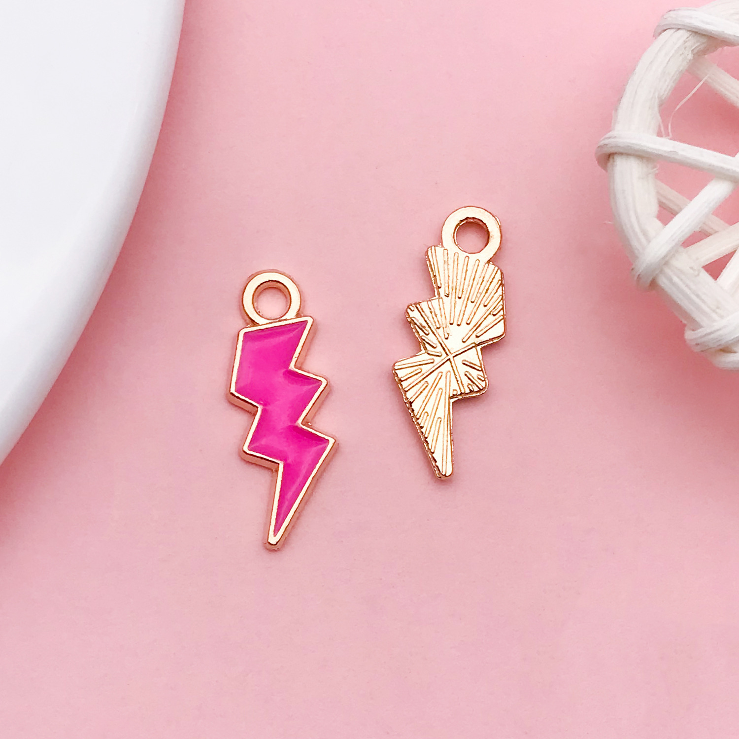 12483-玫红色滴油锌合金闪电7x20-0.6g