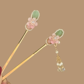 发簪;发夹;胸针