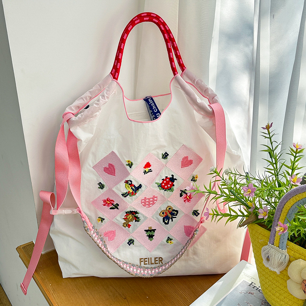 厳選ネット赤同項日系ボールチェーン刺繍レジ袋女性ファッション小衆大容量シングルバッグ潮