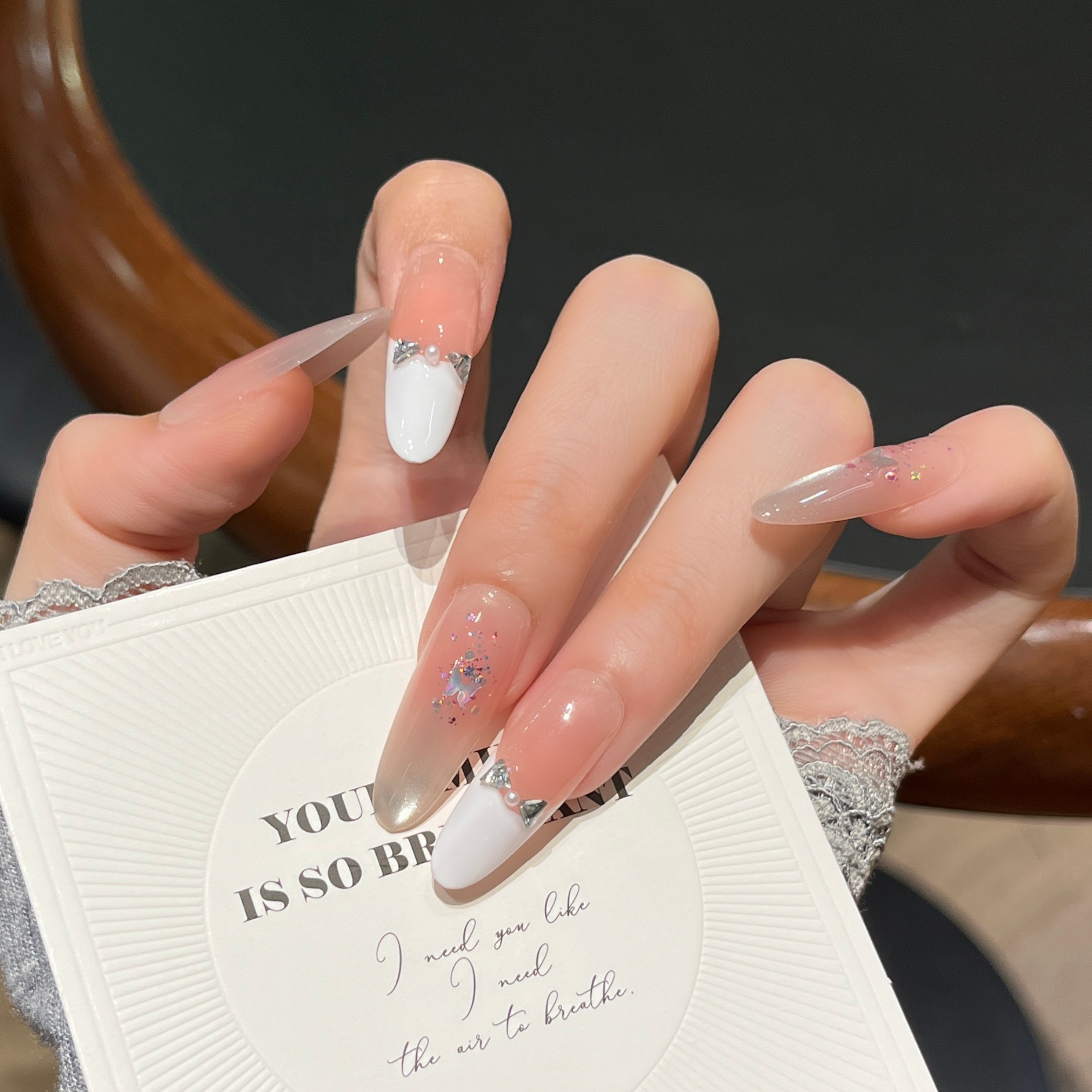 Usar uñas puras hechas a mano blanca francesa óvalada manicure parche de uñas fabricantes al por mayor uñas falsas
