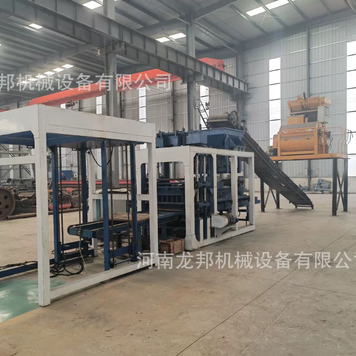 建材厂专用龙邦4-25全自动制砖机 高效节能电机 品质可靠免烧砖机