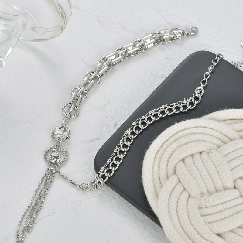 Korean Heart Bow Stitching Diamond Stainless Steel Clavicle Chain Wholesale Nihaojewelry display picture 5