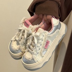 女性用厚底白靴 2025 新作春スタイル学生多用途シックシューズ香港スタイルカジュアルスニーカーローカットレディースシューズ