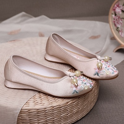 female old Beijing cloth shoes embroidered shoes summer national low wind restoring ancient ways with Chinese cheongsam single shoes pointy shoes